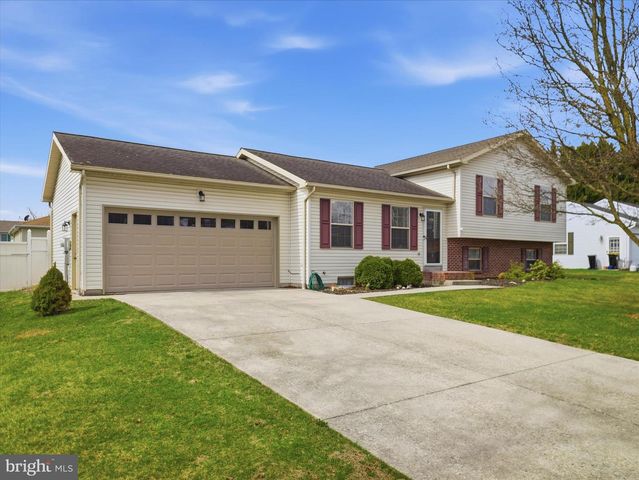 1678 BEECH LN, Hanover, PA 17331