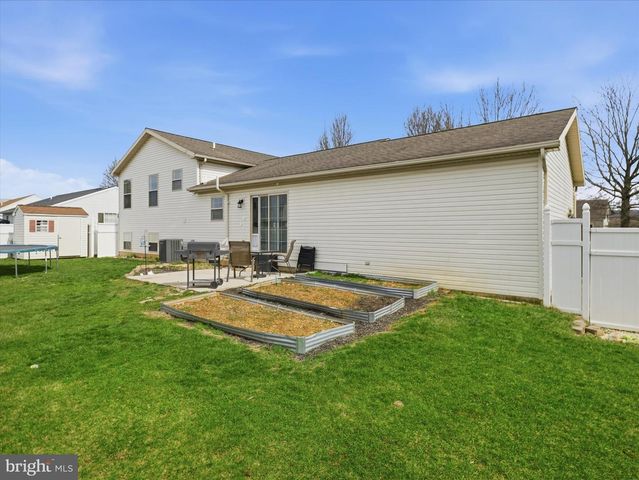 1678 BEECH LN, Hanover, PA 17331