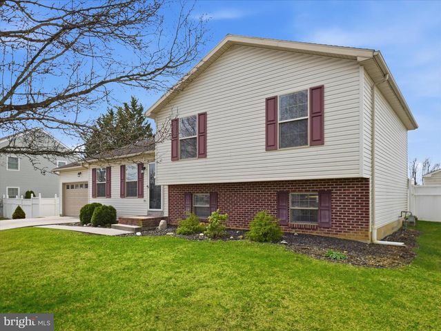 1678 BEECH LN, Hanover, PA 17331
