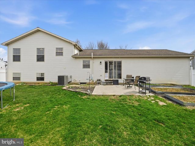 1678 BEECH LN, Hanover, PA 17331