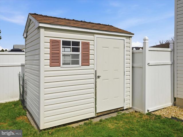 1678 BEECH LN, Hanover, PA 17331