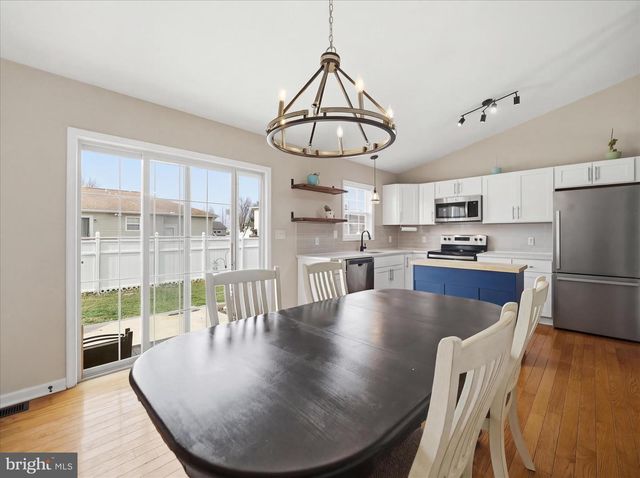 1678 BEECH LN, Hanover, PA 17331