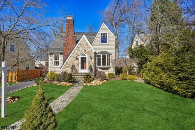 11 S Cedar Pkwy, Livingston Twp., NJ 07039