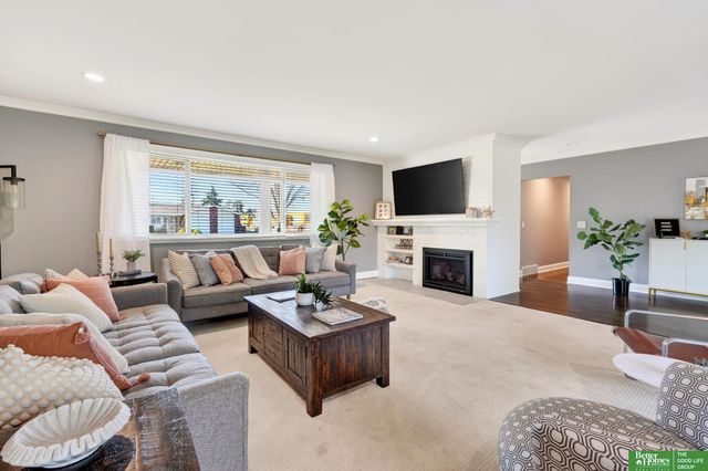 11930 Woolworth Avenue, Omaha, NE 68144