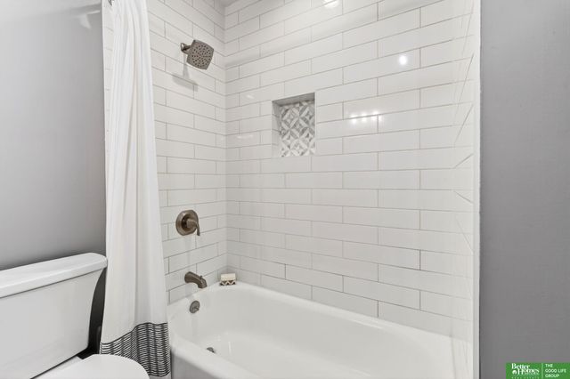 11930 Woolworth Avenue, Omaha, NE 68144