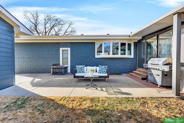 11930 Woolworth Avenue, Omaha, NE 68144