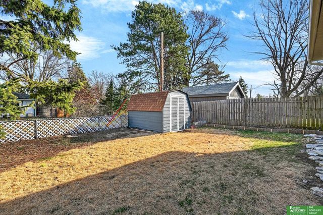 11930 Woolworth Avenue, Omaha, NE 68144