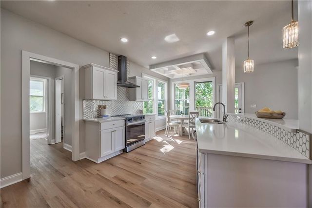 1172 WHITE OAK Lane, Liberty, MO 64068
