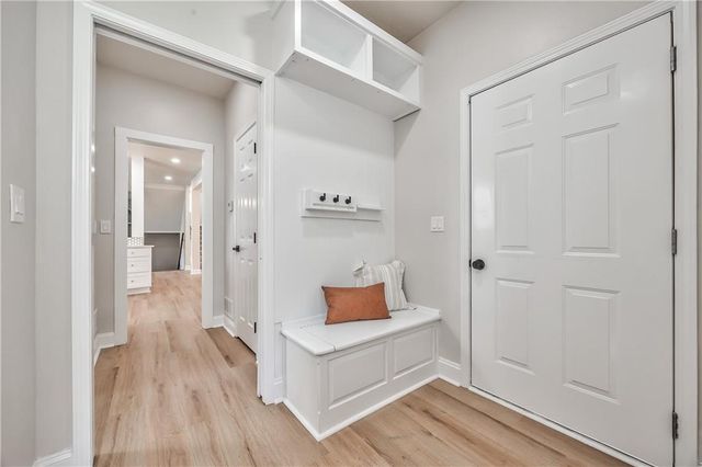 1172 WHITE OAK Lane, Liberty, MO 64068