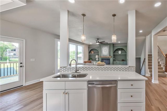1172 WHITE OAK Lane, Liberty, MO 64068