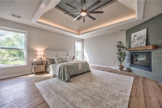 1172 WHITE OAK Lane, Liberty, MO 64068
