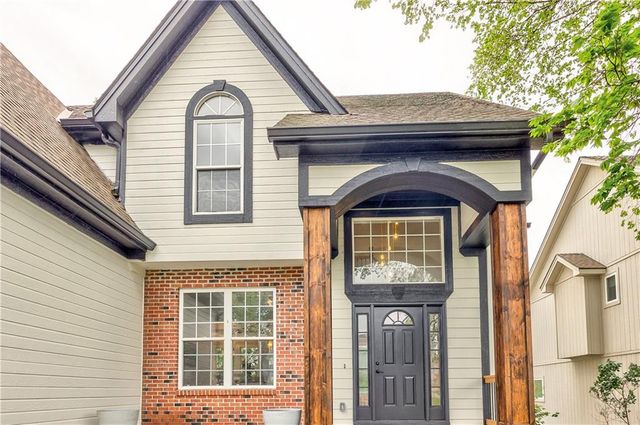 1172 WHITE OAK Lane, Liberty, MO 64068