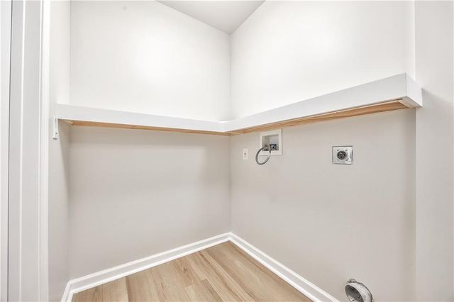 1172 WHITE OAK Lane, Liberty, MO 64068