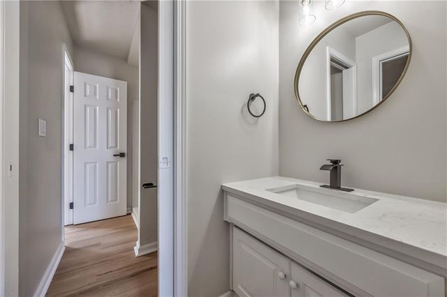 1172 WHITE OAK Lane, Liberty, MO 64068