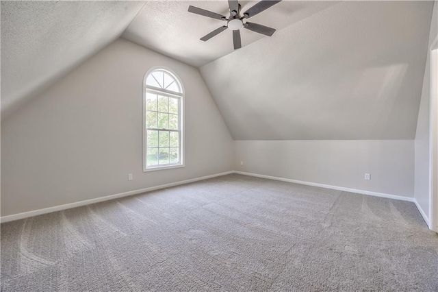 1172 WHITE OAK Lane, Liberty, MO 64068