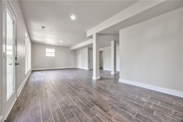 1172 WHITE OAK Lane, Liberty, MO 64068