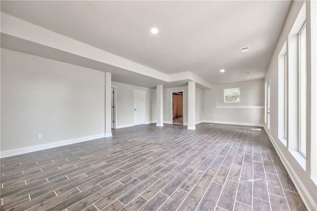 1172 WHITE OAK Lane, Liberty, MO 64068