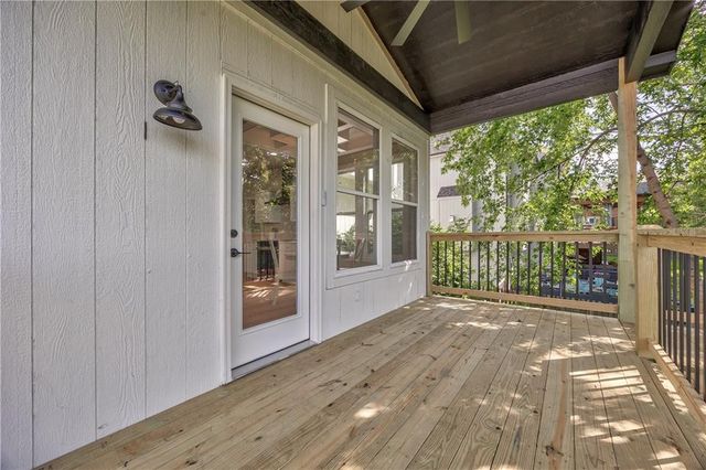1172 WHITE OAK Lane, Liberty, MO 64068