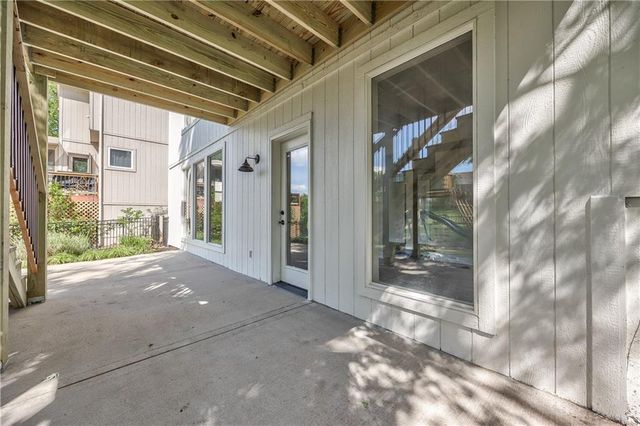1172 WHITE OAK Lane, Liberty, MO 64068