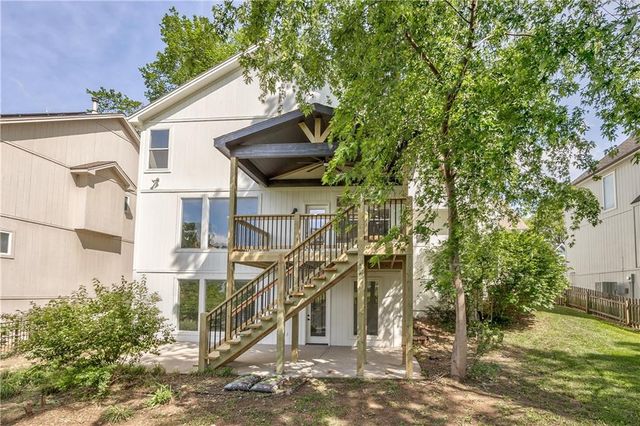1172 WHITE OAK Lane, Liberty, MO 64068