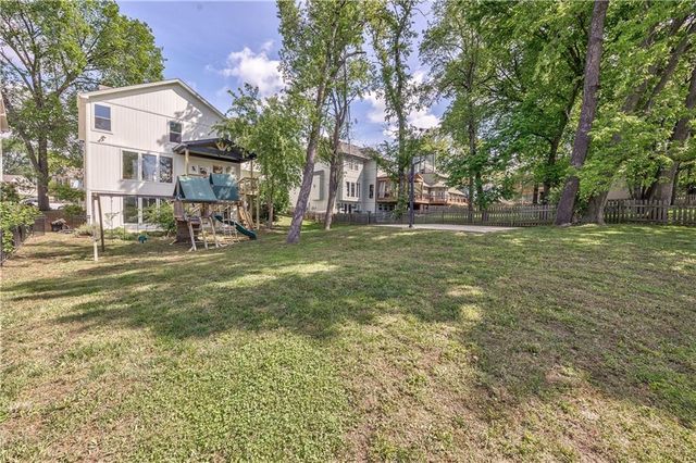 1172 WHITE OAK Lane, Liberty, MO 64068
