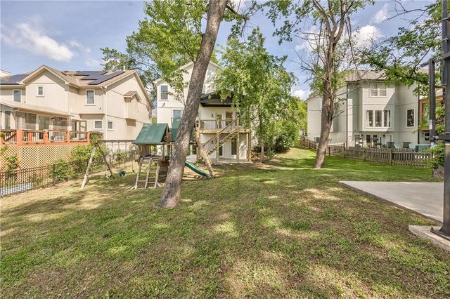 1172 WHITE OAK Lane, Liberty, MO 64068