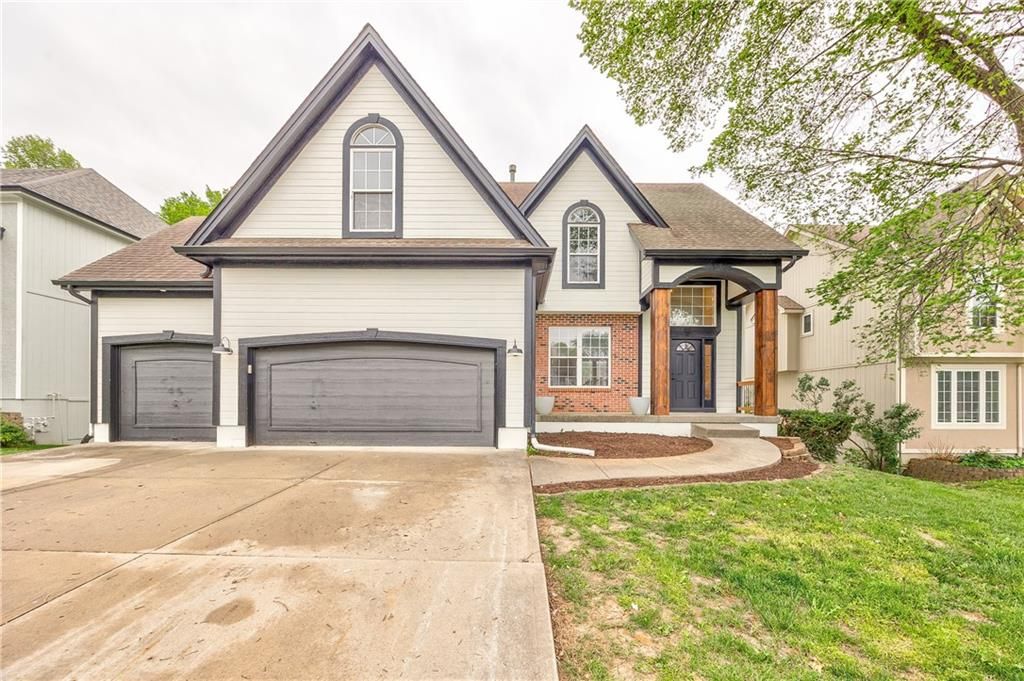 1172 WHITE OAK Lane, Liberty, MO 64068