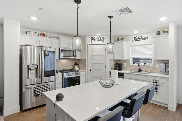 1656 Thistle Lane, Los Banos, CA 93635