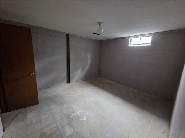305 NW 4th Street, Greenfield, IA 50849