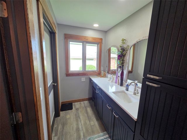 305 NW 4th Street, Greenfield, IA 50849
