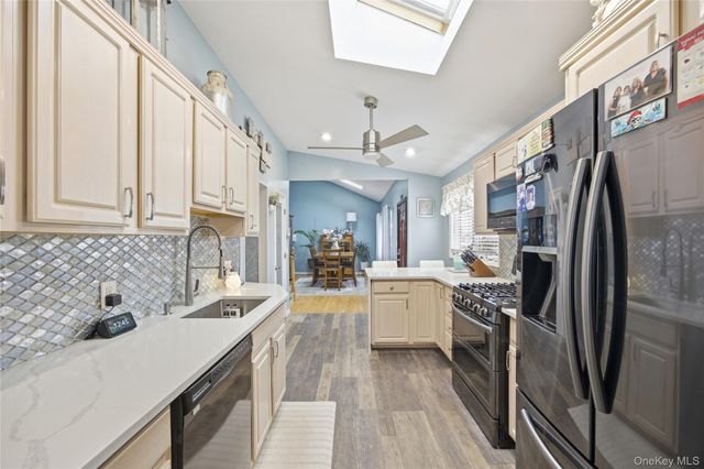 831 N Erie Avenue, Lindenhurst, NY 11757