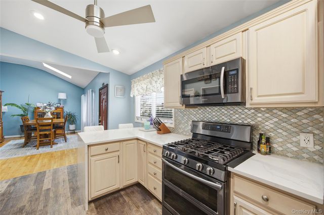 831 N Erie Avenue, Lindenhurst, NY 11757