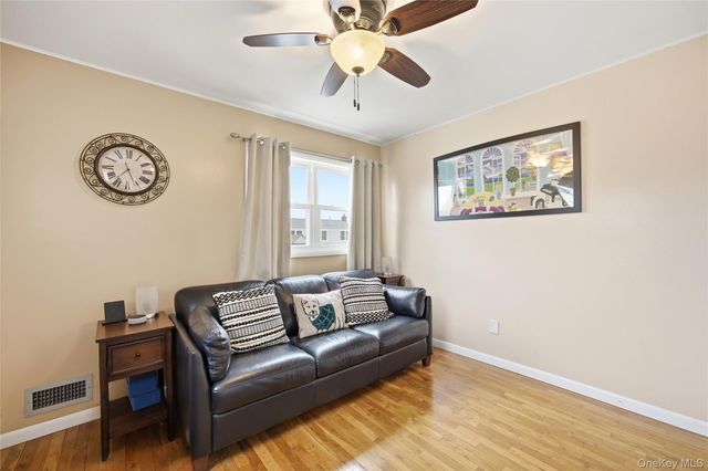 831 N Erie Avenue, Lindenhurst, NY 11757