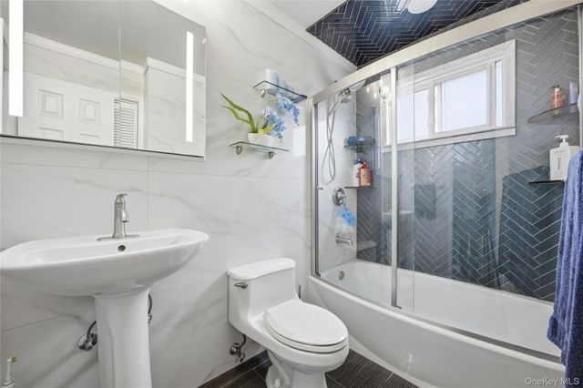 831 N Erie Avenue, Lindenhurst, NY 11757