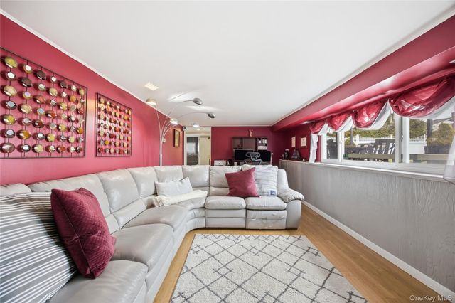 831 N Erie Avenue, Lindenhurst, NY 11757
