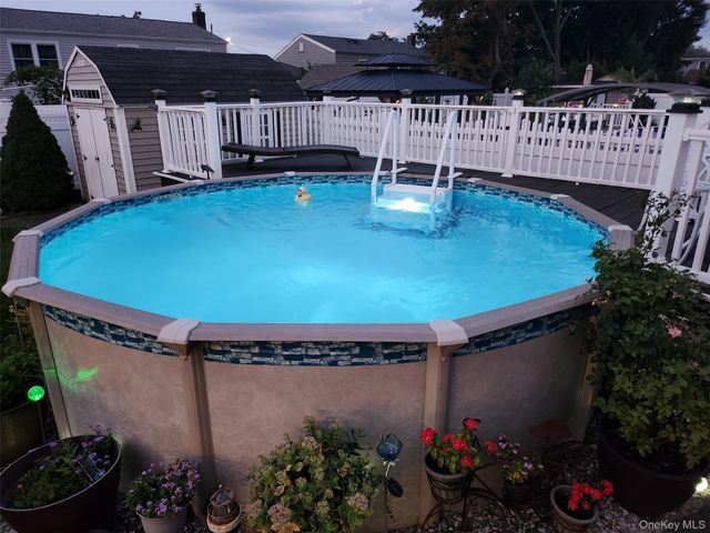 831 N Erie Avenue, Lindenhurst, NY 11757