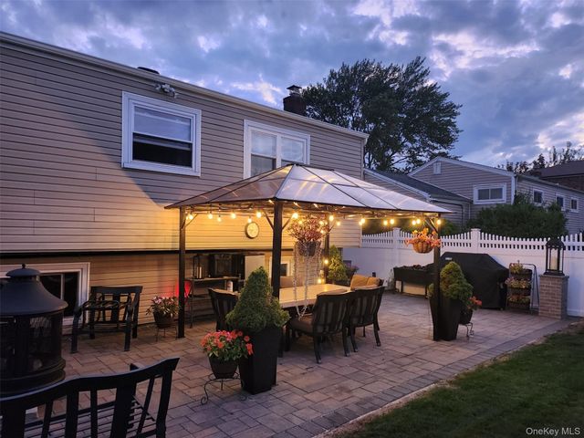 831 N Erie Avenue, Lindenhurst, NY 11757