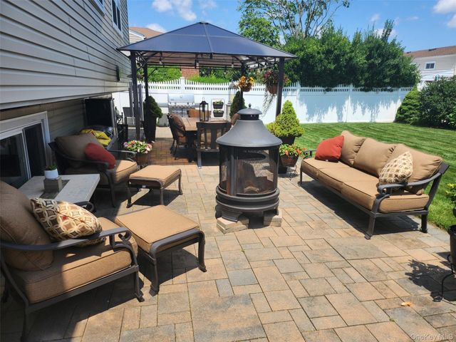 831 N Erie Avenue, Lindenhurst, NY 11757
