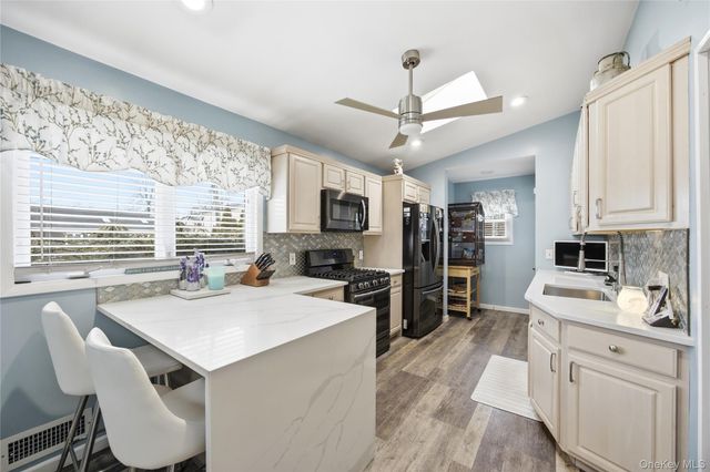 831 N Erie Avenue, Lindenhurst, NY 11757