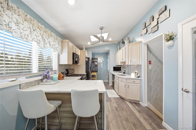 831 N Erie Avenue, Lindenhurst, NY 11757