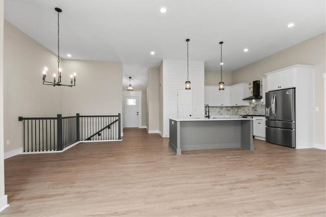 1305 N Holland Drive, Independence, MO 64056