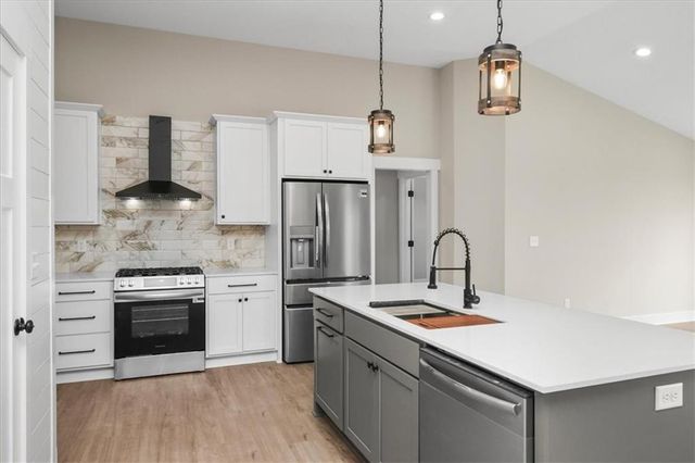 1305 N Holland Drive, Independence, MO 64056