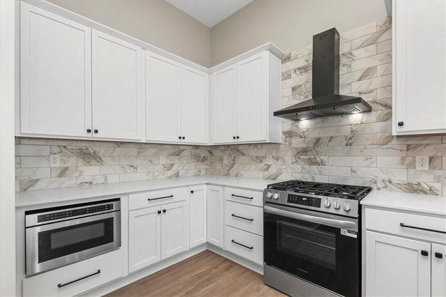 1305 N Holland Drive, Independence, MO 64056