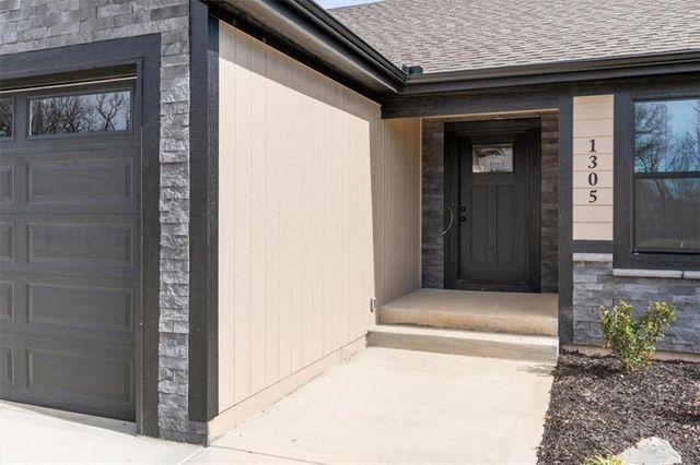 1305 N Holland Drive, Independence, MO 64056