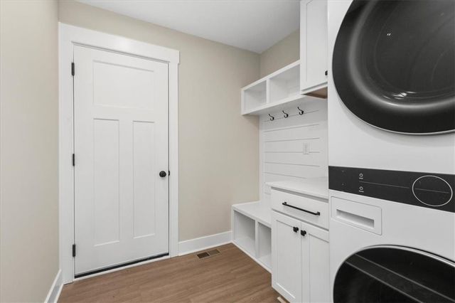 1305 N Holland Drive, Independence, MO 64056