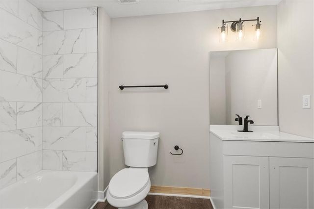 1305 N Holland Drive, Independence, MO 64056