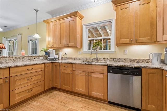 1624 Skyline DR, Norfolk, VA 23518