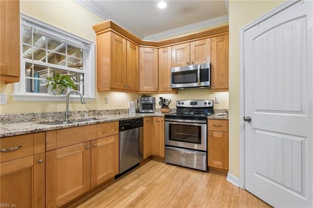 1624 Skyline DR, Norfolk, VA 23518