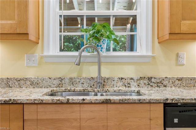 1624 Skyline DR, Norfolk, VA 23518