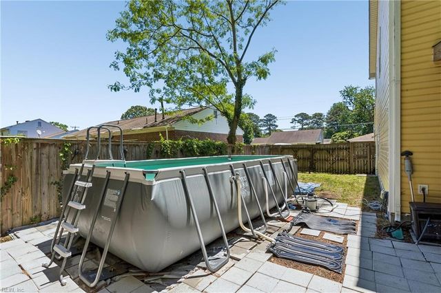 1624 Skyline DR, Norfolk, VA 23518